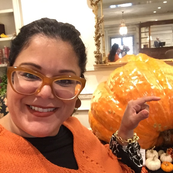 Meet your Posher,  Bronx Bauble - Picture 7 of 8